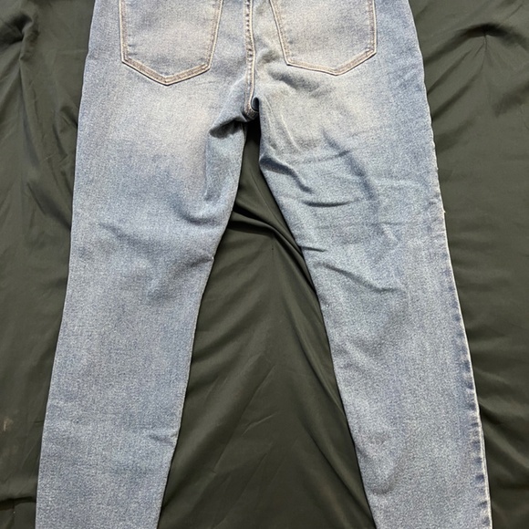 NWT Old Navy Mid-Rise Rockstar Super-Skinny Ankle Jeans - Picture 9 of 11